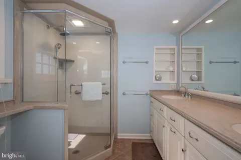 Bath - 681 Fernfield Cir, Wayne, PA 19087 photo 3 of 3