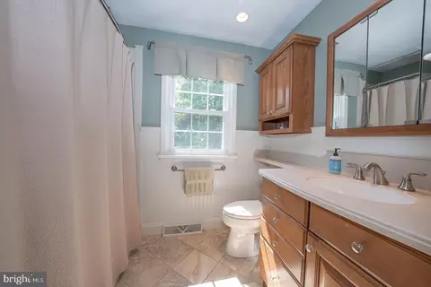 Bath - 681 Fernfield Cir, Wayne, PA 19087 photo 2 of 3