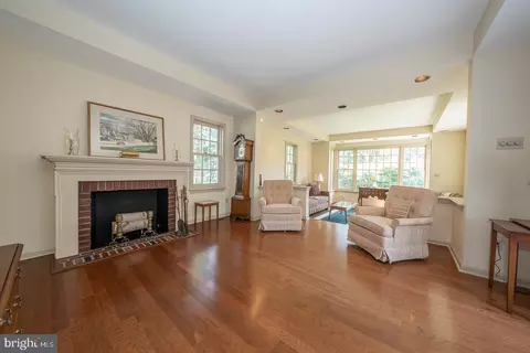Living - 681 Fernfield Cir, Wayne, PA 19087 photo 4 of 5