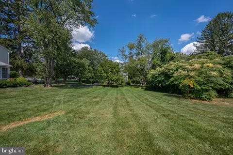 Exterior - 681 Fernfield Cir, Wayne, PA 19087 photo 10 of 12