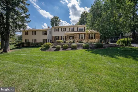 681 Fernfield Cir, Wayne, PA 19087