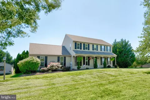 209 Lewis Farm Dr, Cochranville, PA 19330