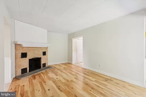 Living - 612 Washington #12, Wayne, PA 19087 photo 2 of 2