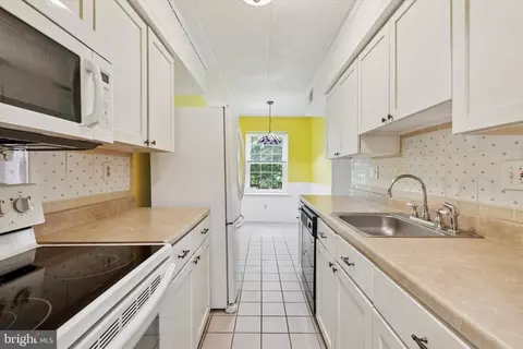Kitchen - 612 Washington #12, Wayne, PA 19087 photo 2 of 2