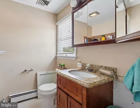 Entry Way - 714 Ridge Rd, Pottstown, PA 19465 photo 3 of 4