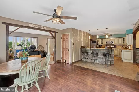 Entry Way - 714 Ridge Rd, Pottstown, PA 19465 photo 1 of 4