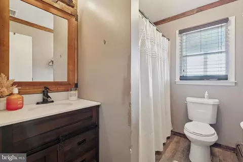 Entry Way - 714 Ridge Rd, Pottstown, PA 19465 photo 4 of 4