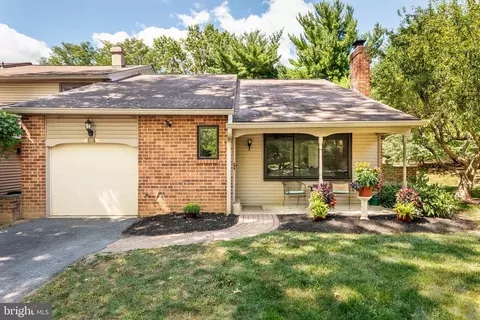 106 Bernard Ct, Chesterbrook, PA 19087