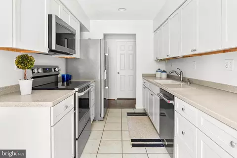 Kitchen - 106 Bernard Ct, Chesterbrook, PA 19087 photo 3 of 4