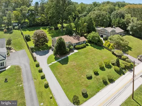 View/Area - 908 Hollow Rd, Wayne, PA 19087 photo 2 of 5
