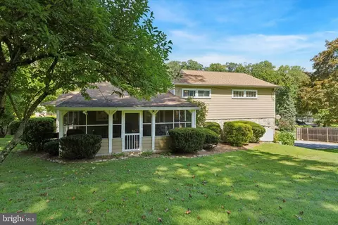 Exterior - 908 Hollow Rd, Wayne, PA 19087 photo 8 of 13