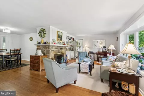 Living - 908 Hollow Rd, Wayne, PA 19087 photo 2 of 2
