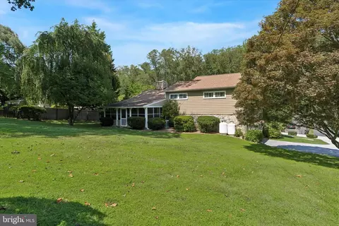Exterior - 908 Hollow Rd, Wayne, PA 19087 photo 10 of 13