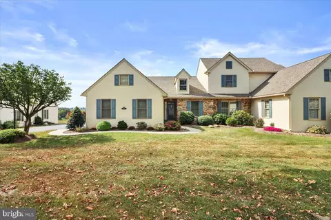237 S Pine St, Elverson, PA 19520