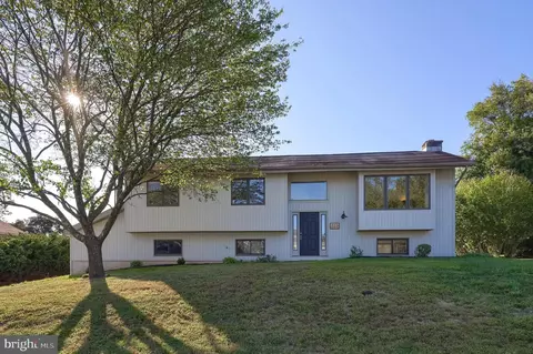 222 Beacon Dr, Phoenixville, PA 19460