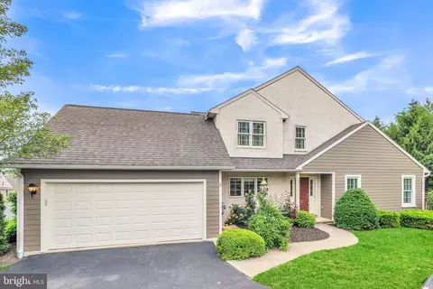 8 Parkside Dr, Elverson, PA 19520