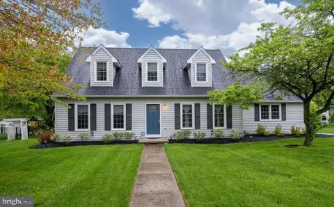 6 Merigold Ct, West Grove, PA 19390