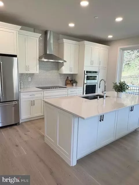 14 Grayson Ln, Downingtown, PA 19335