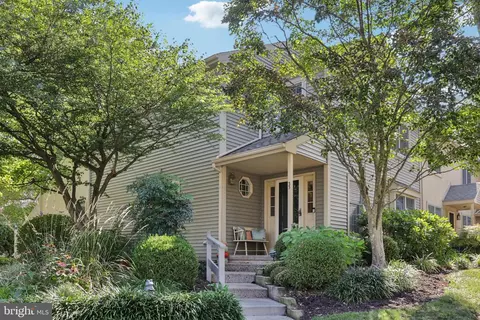 33 Wingstone Ln, Devon, PA 19333