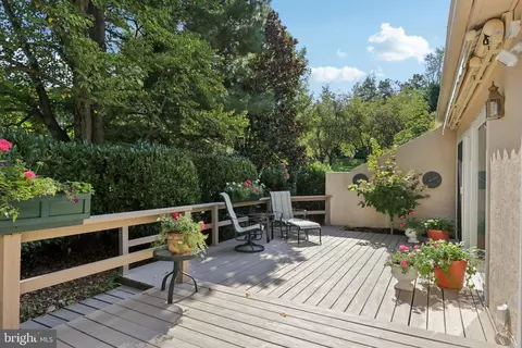Exterior - 33 Wingstone Ln, Devon, PA 19333 photo 3 of 5