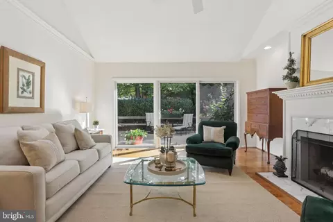 Living - 33 Wingstone Ln, Devon, PA 19333 photo 1 of 1