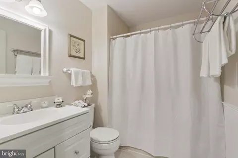 Bath - 33 Wingstone Ln, Devon, PA 19333 photo 3 of 3