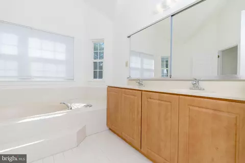 Bath - 19 Cameron Ct, Exton, PA 19341 photo 2 of 3