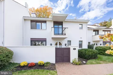 9 Avignon #9, Devon, PA 19333