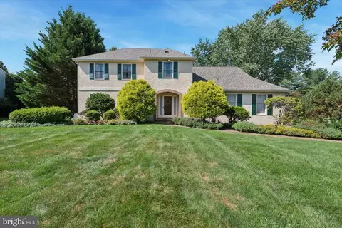 856 Monteith Dr, Wayne, PA 19087