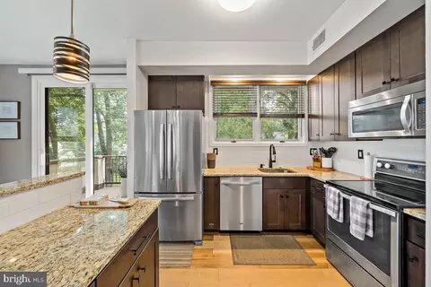 6 Ile Dhuyere #6, Devon, PA 19333 photo 6
