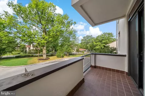 6 Ile Dhuyere #6, Devon, PA 19333 photo 10