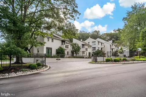 6 Ile Dhuyere #6, Devon, PA 19333