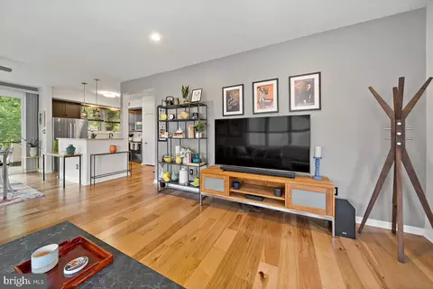 6 Ile Dhuyere #6, Devon, PA 19333 photo 4
