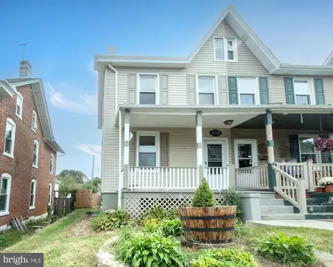 428 W 2nd Ave, Parkesburg, PA 19365