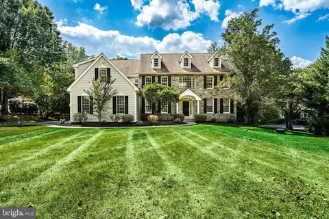 1127 Oak Hollow Dr, Downingtown, PA 19335