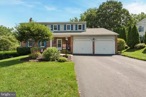 911 Baylowell Dr, West Chester, PA 19380