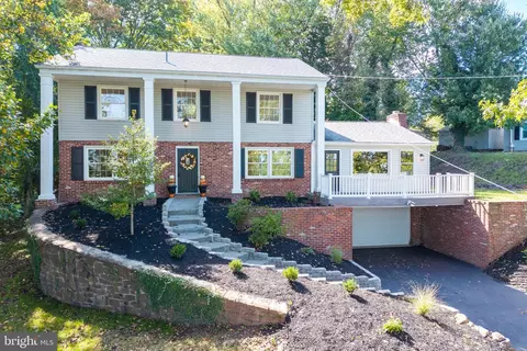 128 Forge Hill Ln, Phoenixville, PA 19460
