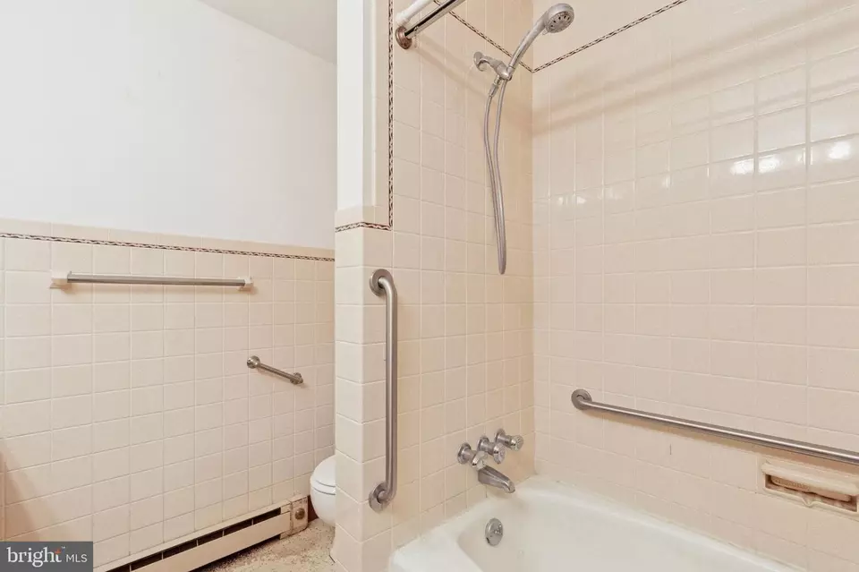 Bath - 49 E 7 Stars Rd, Phoenixville, PA 19460 photo 1 of 3
