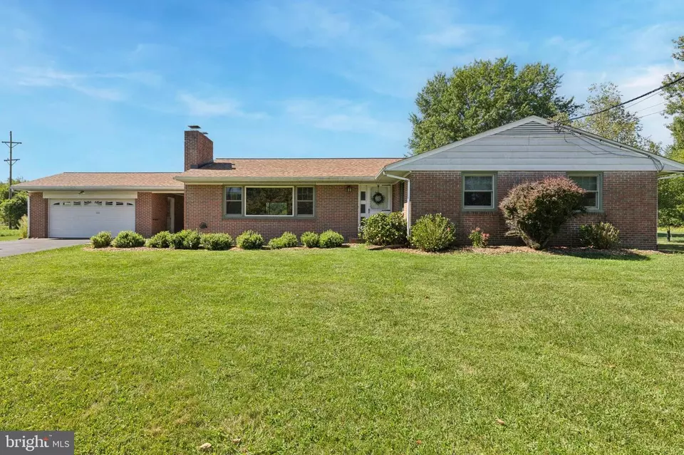 Exterior - 49 E 7 Stars Rd, Phoenixville, PA 19460 photo 2 of 5