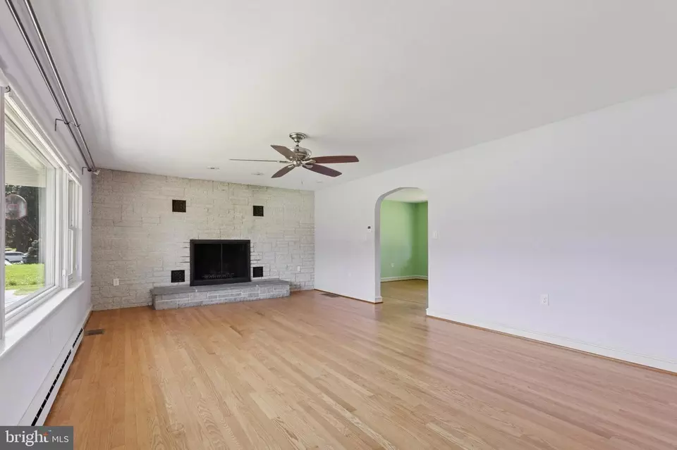 Living - 49 E 7 Stars Rd, Phoenixville, PA 19460 photo 1 of 3