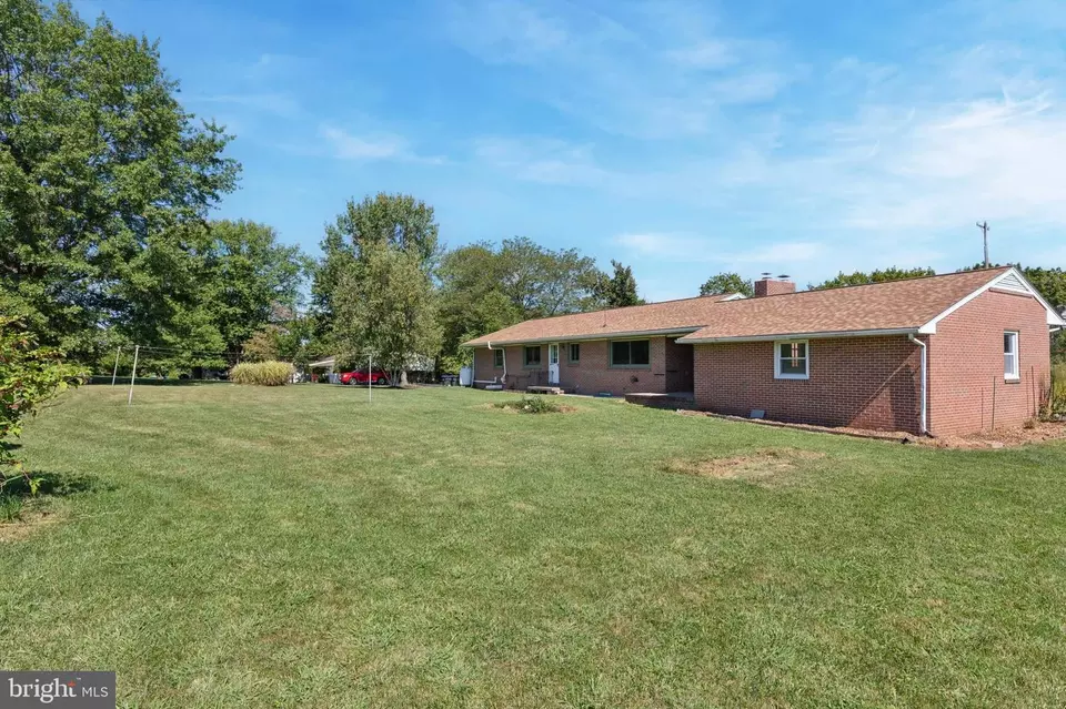 Exterior - 49 E 7 Stars Rd, Phoenixville, PA 19460 photo 4 of 5