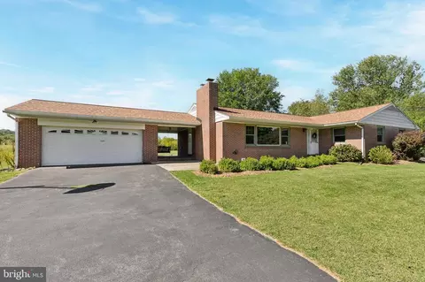 Exterior - 49 E 7 Stars Rd, Phoenixville, PA 19460 photo 1 of 5