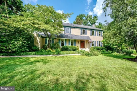 2390 Pineview Dr, Malvern, PA 19355