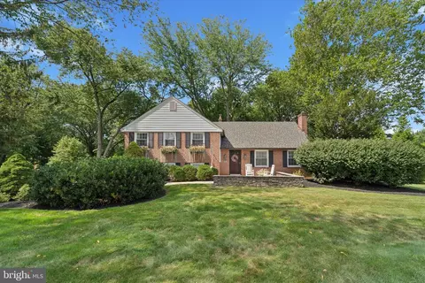 131 Brookmead Rd, Wayne, PA 19087