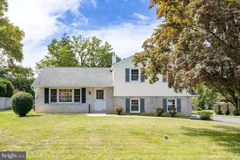 400 Falcon Ln, West Chester, PA 19382