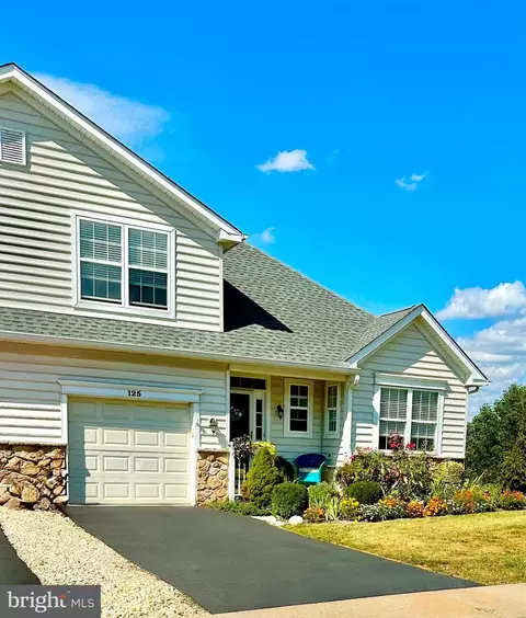 125 Haslan Ln, Coatesville, PA 19320