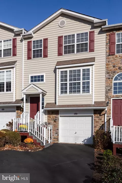 204 Yorktown Ct, Malvern, PA 19355