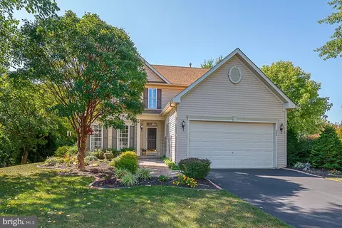 902 Colonial Ct, Coatesville, PA 19320