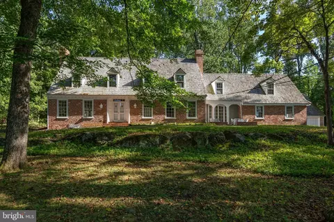 8 Foxchase Rd, Malvern, PA 19355