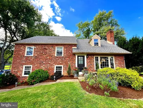 22 Salisbury Ln, Malvern, PA 19355